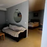 Jack Daniel Friends Apartment *