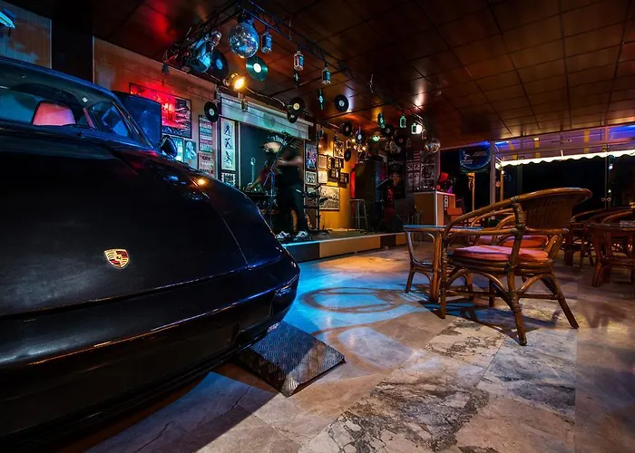 Апартаменты Jack Daniel Friends